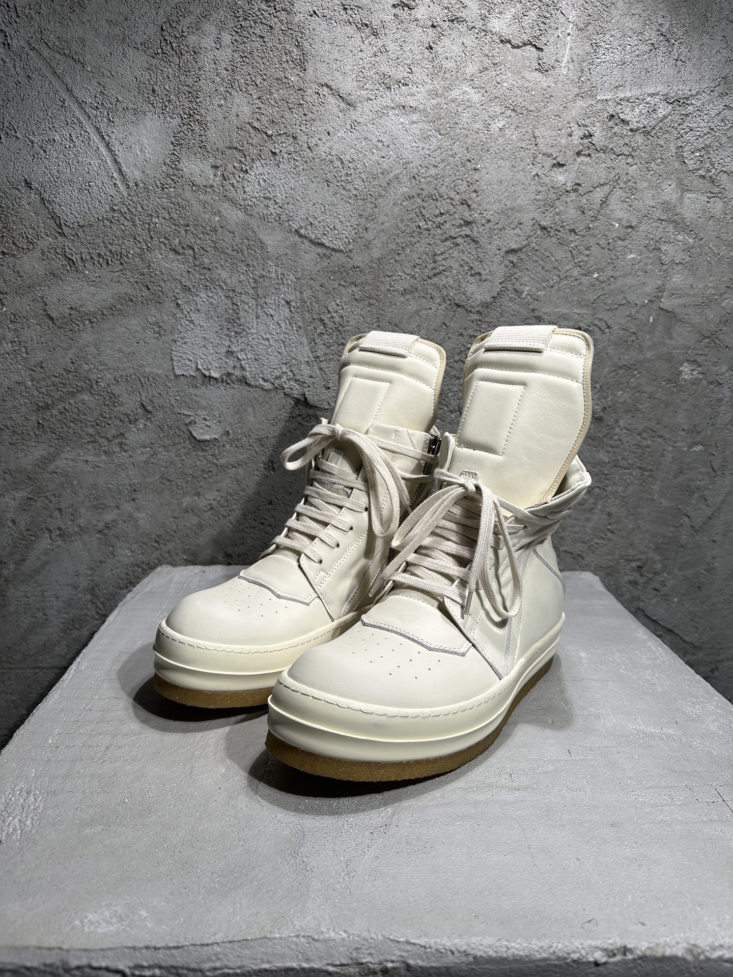 RICK OWENS RO  厚底 板鞋 休闲鞋 男鞋 女鞋 波鞋  皮質 倒三角 七孔白色 生胶底  RU02E1801LCO-111