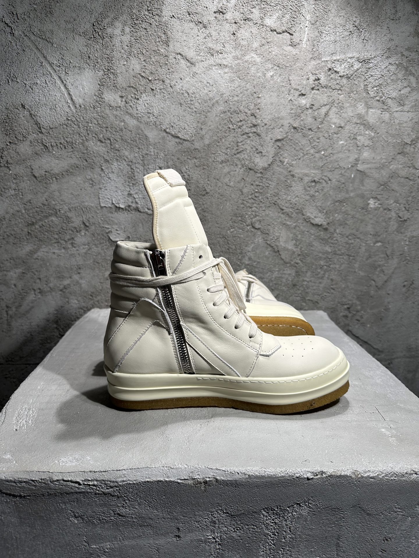 RICK OWENS RO  厚底 板鞋 休闲鞋 男鞋 女鞋 波鞋  皮質 倒三角 七孔白色 生胶底  RU02E1801LCO-111