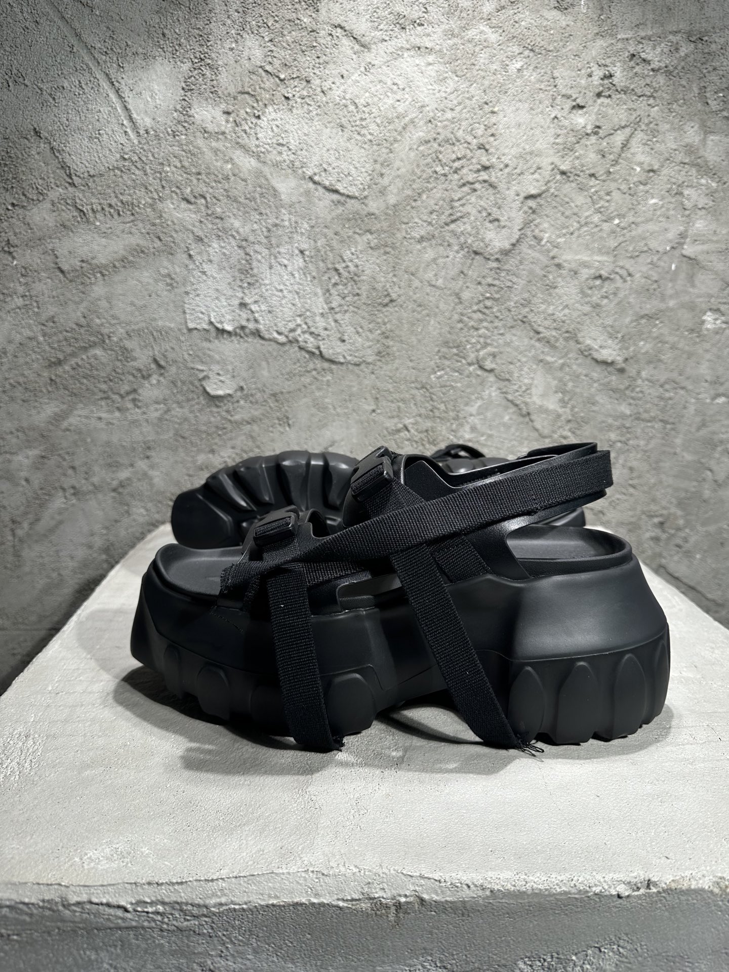 RICK OWENS RO  厚底  休闲鞋 露趾套脚 一字带凉鞋  皮質  黑色 RP01E7866LOO-99