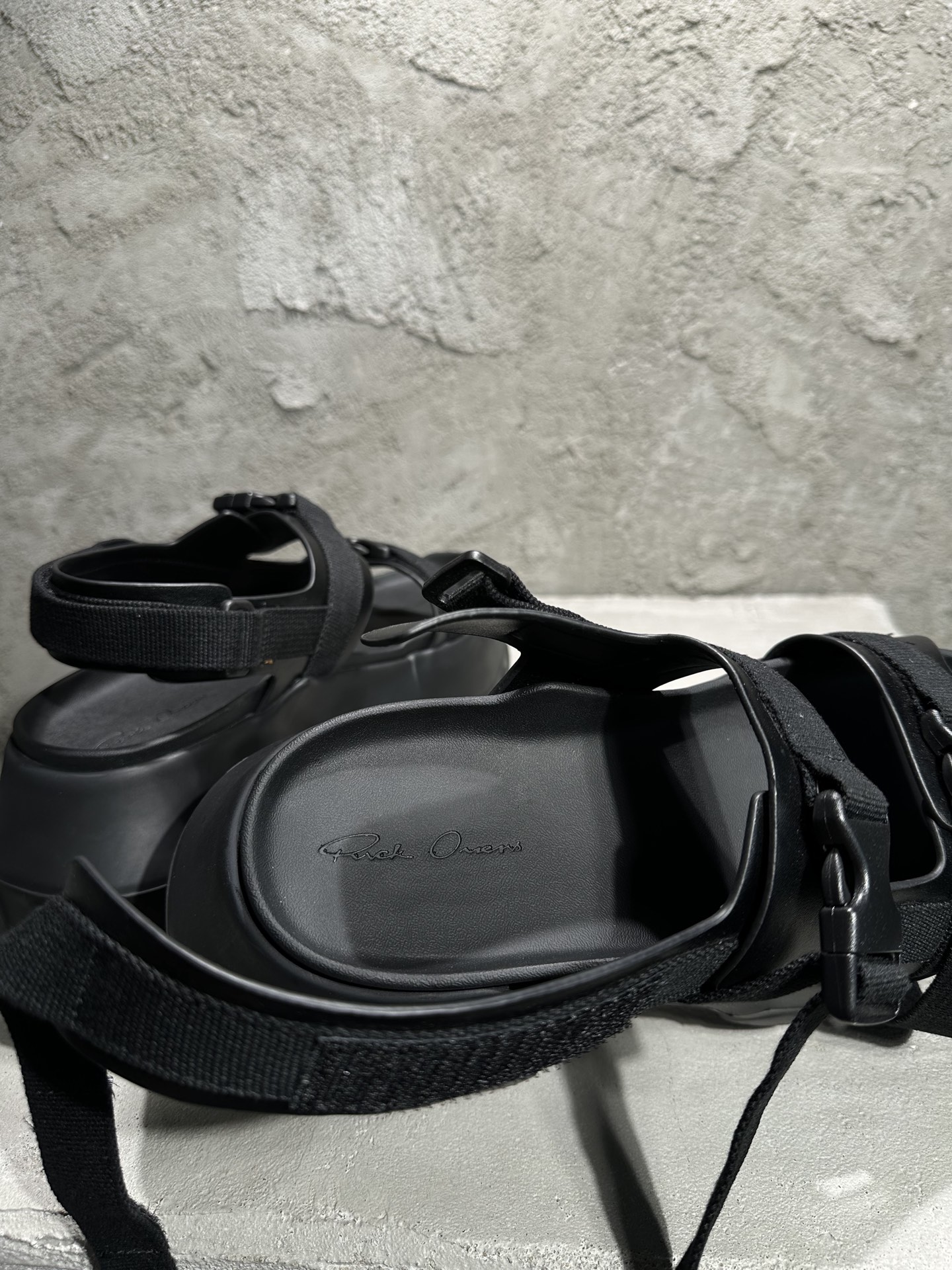 RICK OWENS RO  厚底  休闲鞋 露趾套脚 一字带凉鞋  皮質  黑色 RP01E7866LOO-99