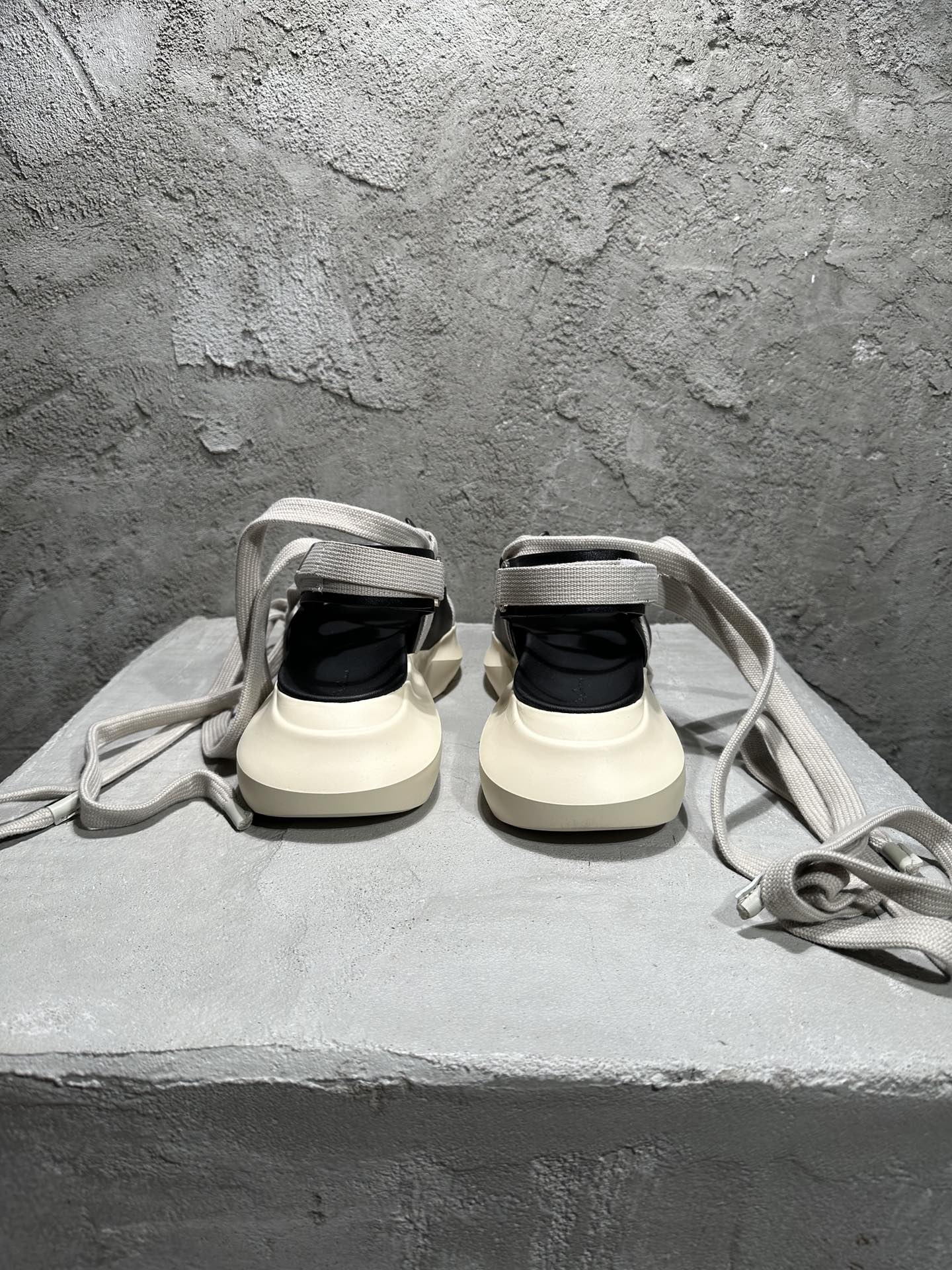 RICK OWENS RO  厚底 板鞋 舒适 百搭 沙滩凉鞋  黑白 RU01C4815LCGW2-981