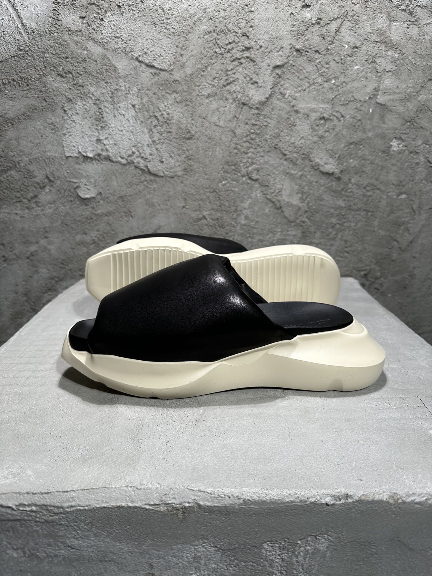 RICK OWENS RO  EVA 厚底 板鞋 休闲鞋 男鞋 女鞋 波鞋  皮質 拖鞋  黑白 RP01C5817LLP-91