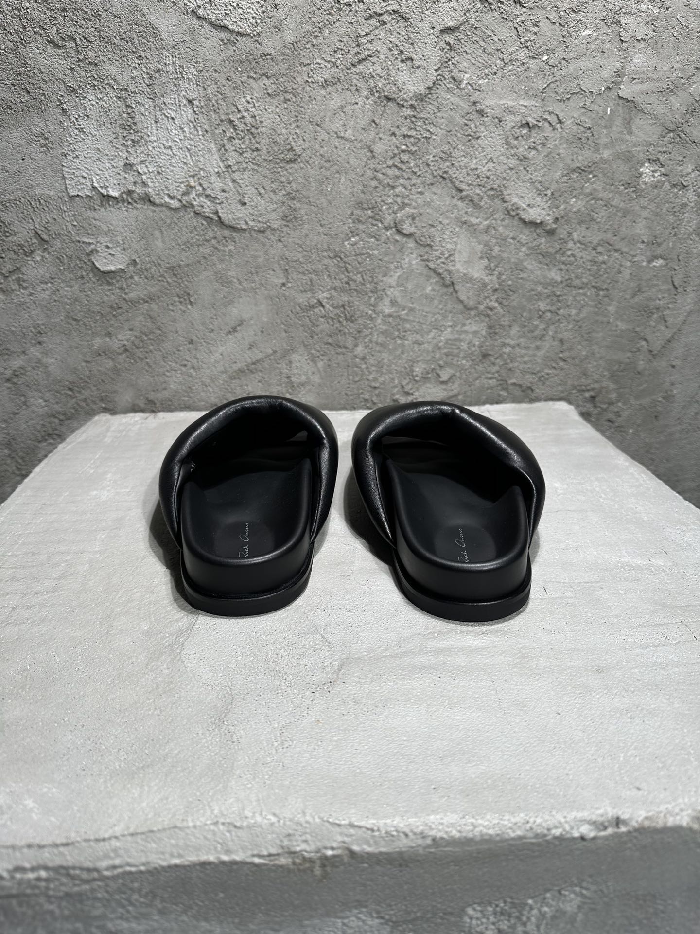 RICK OWENS RO   一字面包 厚底 板鞋 休闲鞋 男鞋 女鞋 波鞋  皮質 拖鞋    黑色 RU01D3818LLP-09