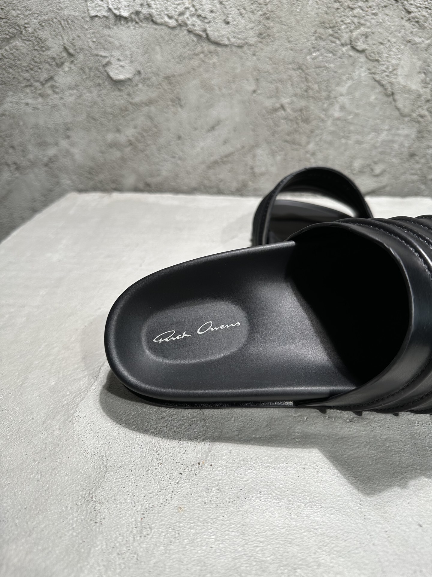 RICK OWENS RO   一字  板鞋 休闲鞋 男鞋 女鞋 波鞋  皮質 拖鞋    黑色 RU01C4838LCG