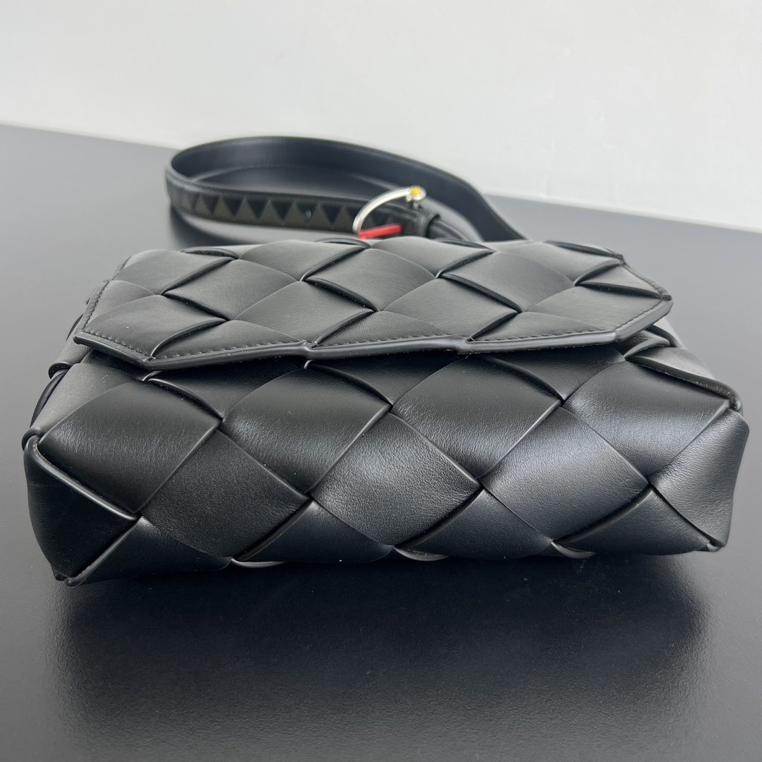 BV 葆蝶家 Diago  编织设计 牛皮 购物袋 手提袋  枕头包  斜款包 黑色 817921V56A21084