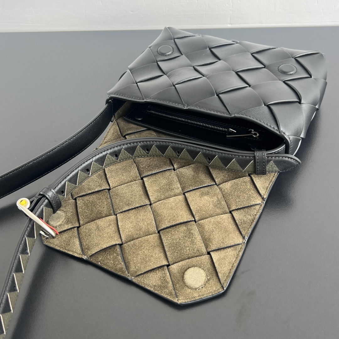 BV 葆蝶家 Diago  编织设计 牛皮 购物袋 手提袋  枕头包  斜款包 黑色 817921V56A21084