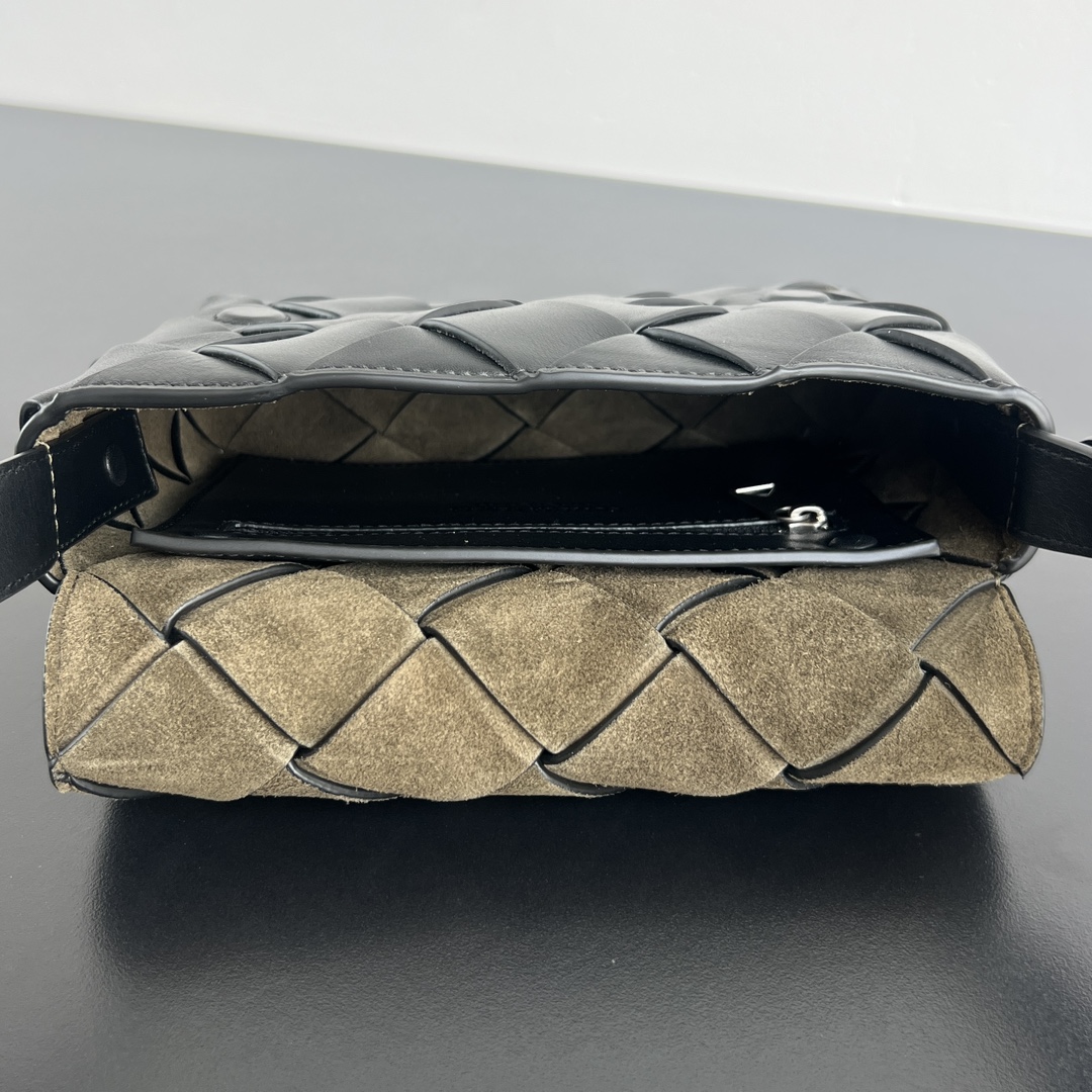 BV 葆蝶家 Diago  编织设计 牛皮 购物袋 手提袋  枕头包  斜款包 黑色 817921V56A21084