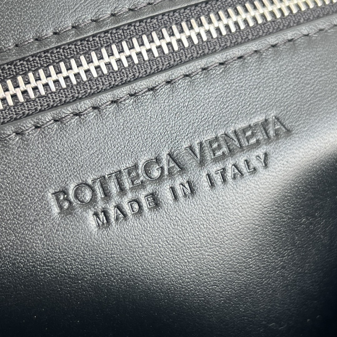 BV 葆蝶家 Diago  编织设计 牛皮 购物袋 手提袋  枕头包  斜款包 黑色 817921V56A21084