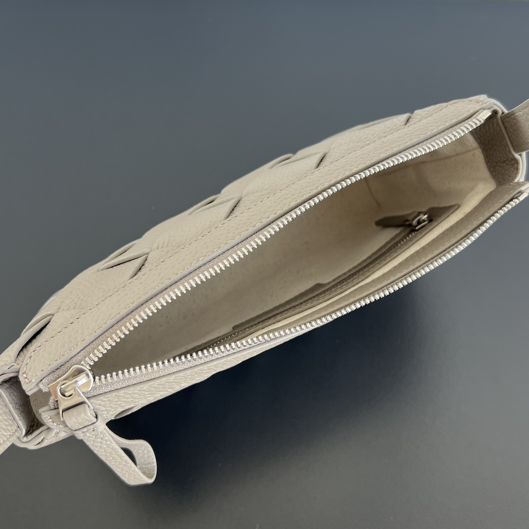 BV 葆蝶家 Diago  编织设计 牛皮 购物袋 手提袋  枕头包  斜款包 灰棕色 837112V4FV12816