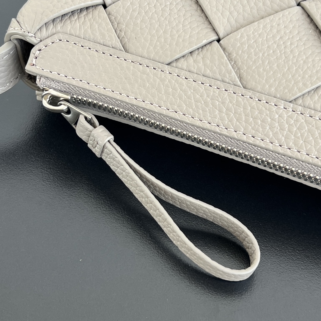 BV 葆蝶家 Diago  编织设计 牛皮 购物袋 手提袋  枕头包  斜款包 灰棕色 837112V4FV12816