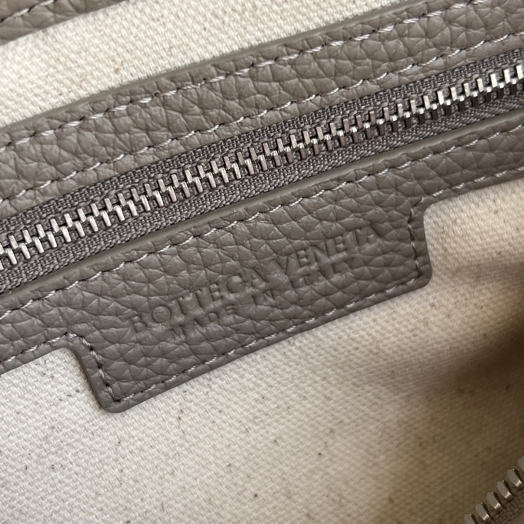 BV 葆蝶家 Diago  编织设计 牛皮 购物袋 手提袋  枕头包  斜款包 灰棕色 837112V4FV12816