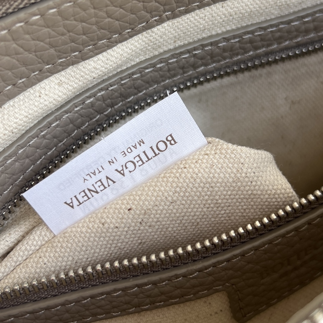 BV 葆蝶家 Diago  编织设计 牛皮 购物袋 手提袋  枕头包  斜款包 灰棕色 837112V4FV12816