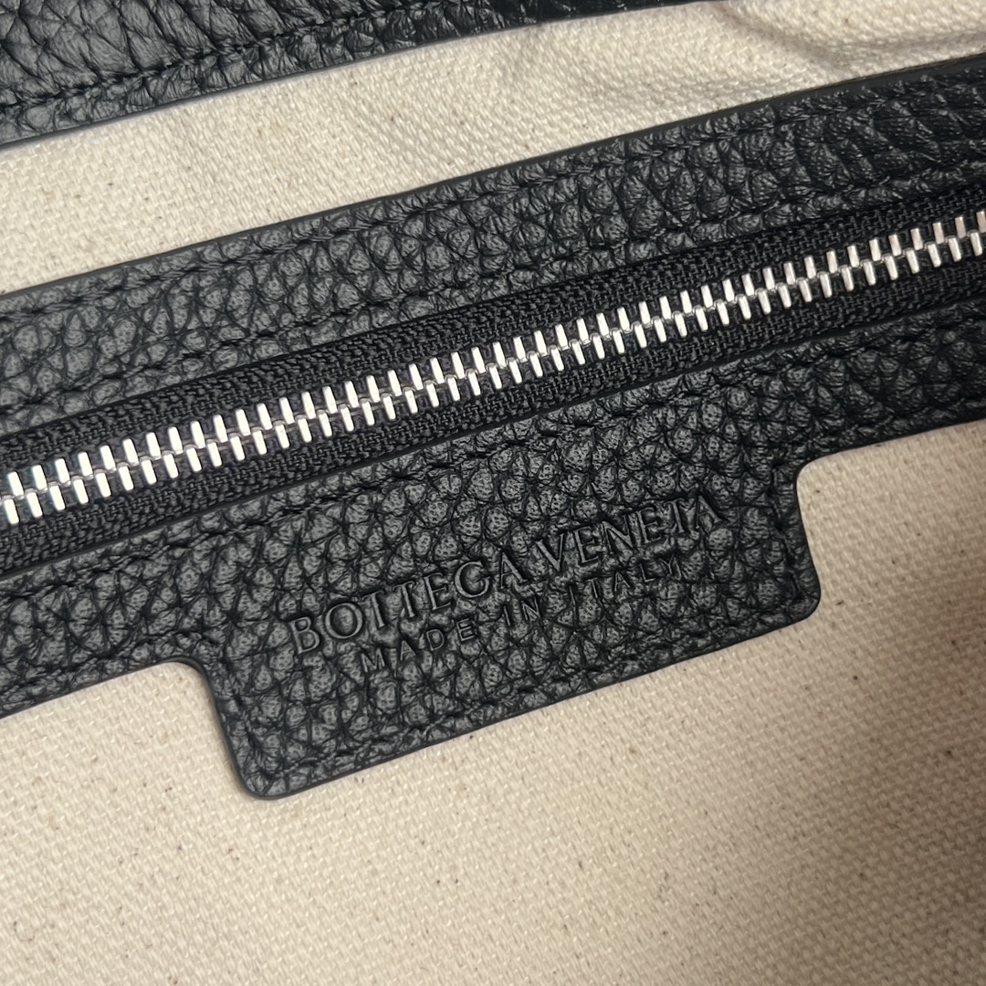 BV 葆蝶家 Diago 编织设计 牛皮 购物袋 手提袋  枕头包  斜款包 黑色 837112V4FV18803