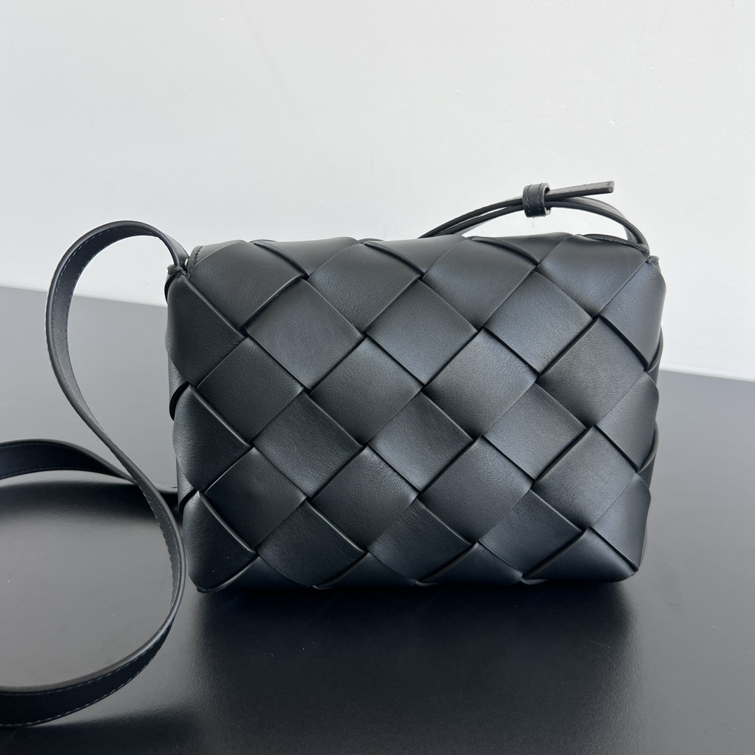 BV 葆蝶家 Diago 编织设计 牛皮 购物袋 手提袋  枕头包  斜款包 黑色 795637V56A18803