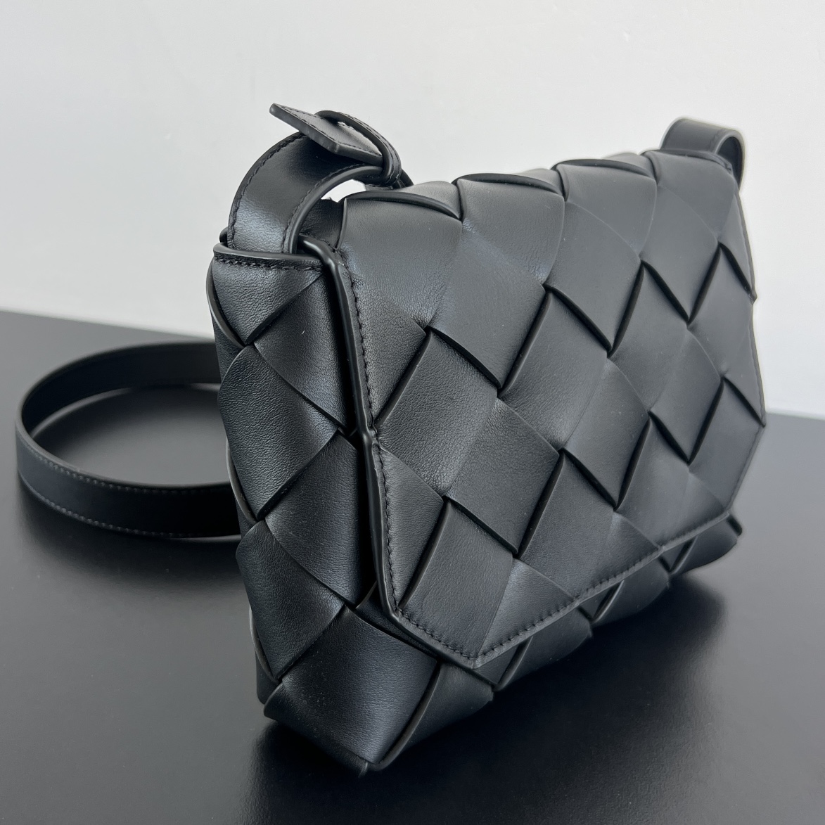 BV 葆蝶家 Diago 编织设计 牛皮 购物袋 手提袋  枕头包  斜款包 黑色 795637V56A18803