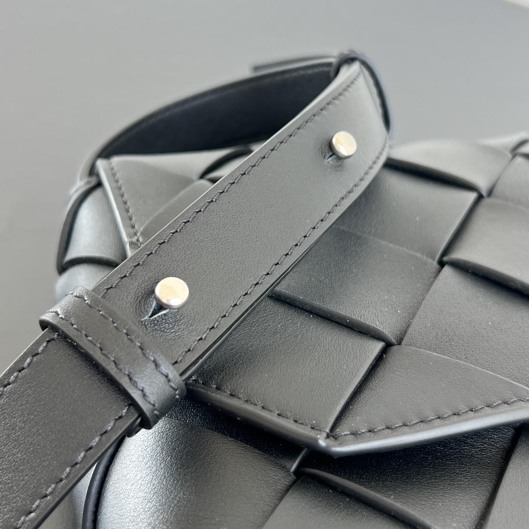 BV 葆蝶家 Diago 编织设计 牛皮 购物袋 手提袋  枕头包  斜款包 黑色 795637V56A18803