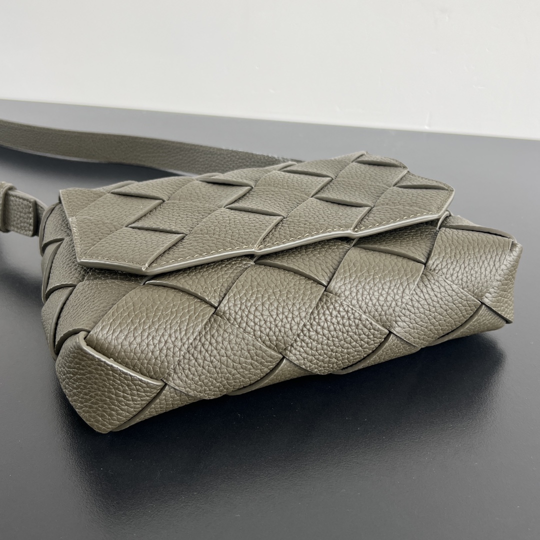 BV 葆蝶家 Diago 编织设计 牛皮 购物袋 手提袋  枕头包  斜款包 卡其色 795637V4FV13386