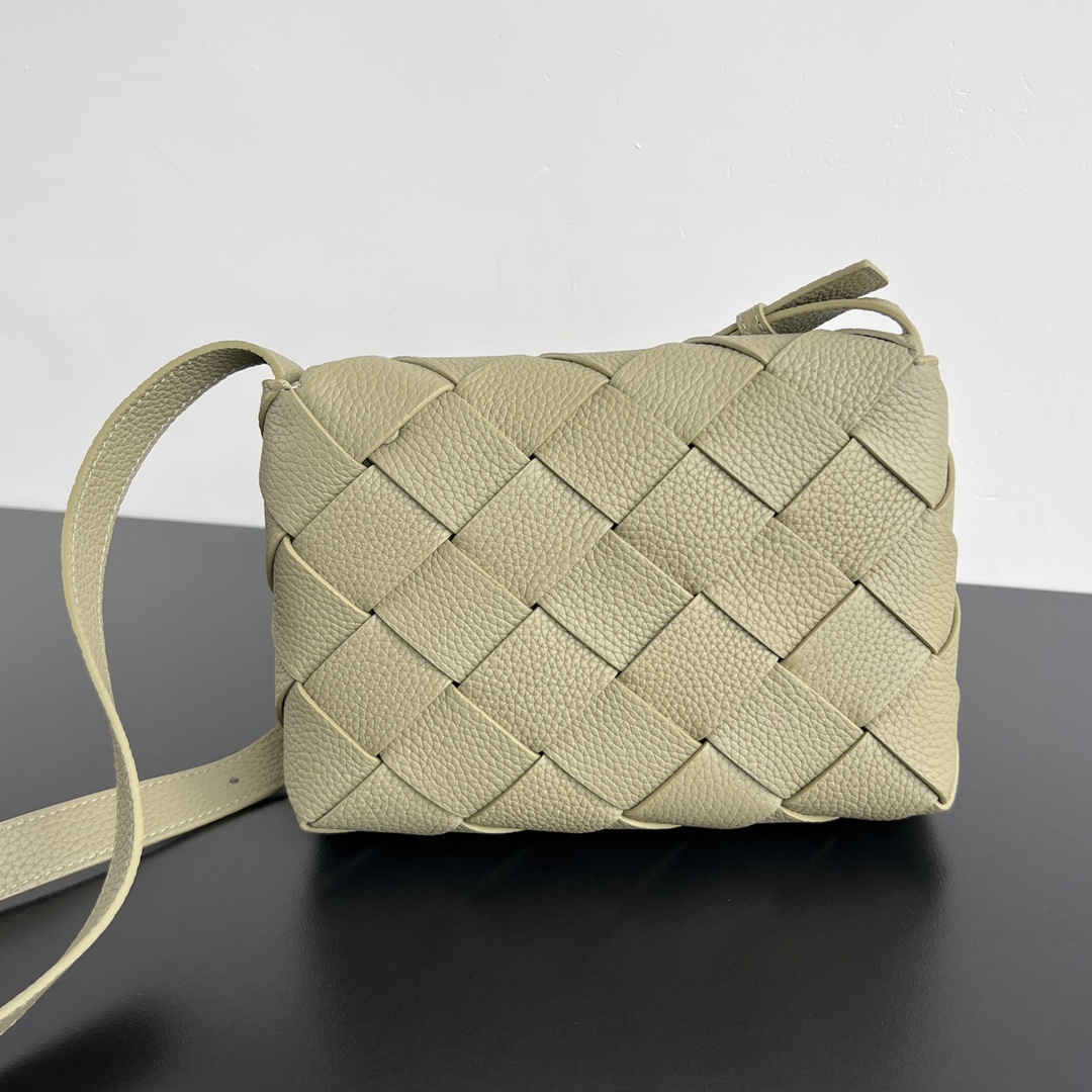 BV 葆蝶家 Diago 编织设计 牛皮 购物袋 手提袋  枕头包  斜款包 石灰色 795637V4FV12919