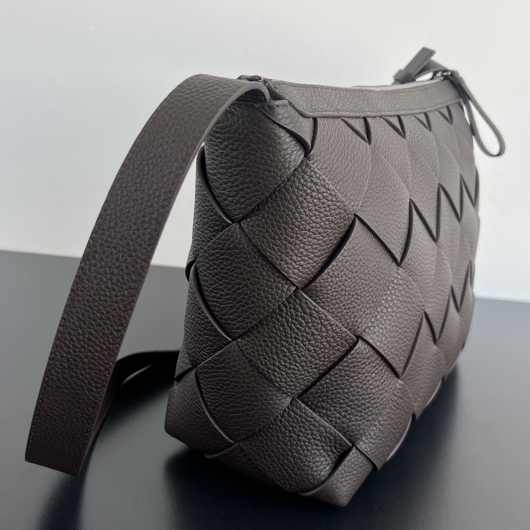 BV 葆蝶家 Diago 编织设计 牛皮 购物袋 手提袋  枕头包  斜款包 深棕色 795125V4FV12145