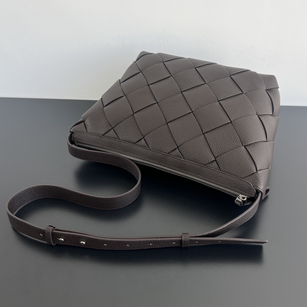 BV 葆蝶家 Diago 编织设计 牛皮 购物袋 手提袋  枕头包  斜款包 深棕色 795125V4FV12145