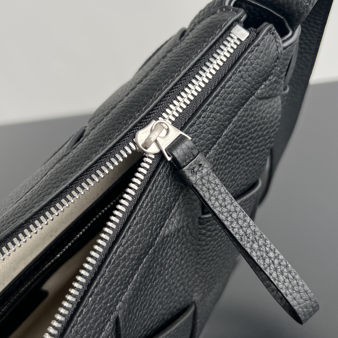 BV 葆蝶家 Diago 编织设计 牛皮 购物袋 手提袋  枕头包  斜款包 （颗粒面） 斜款包  黑色 795125V4FV18803