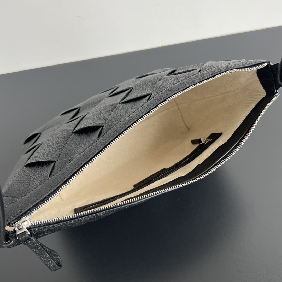 BV 葆蝶家 Diago 编织设计 牛皮 购物袋 手提袋  枕头包  斜款包 （颗粒面） 斜款包  黑色 795125V4FV18803