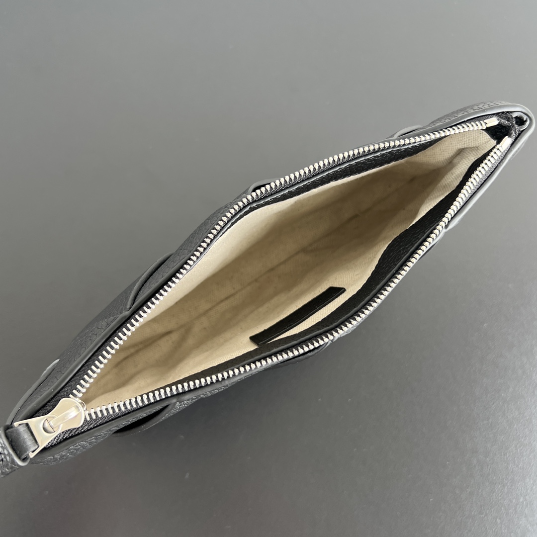 BV 葆蝶家 Diago 编织设计 牛皮 购物袋 手提袋  枕头包  斜款包 牛拿包（颗粒面） 斜款包  黑色 795119V4FV18803