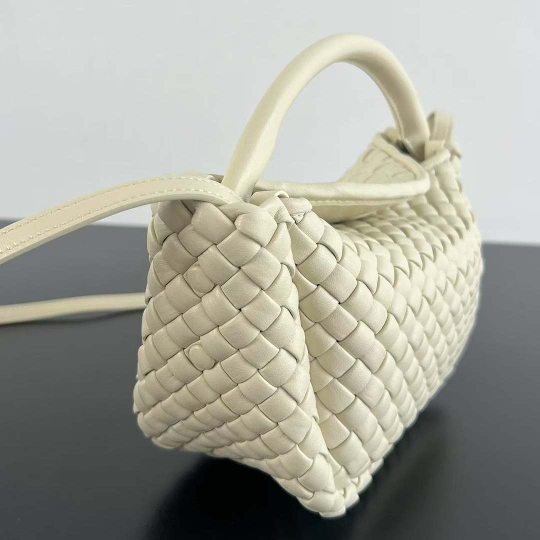 BV 葆蝶家 Cobbl  编织设计 羊皮 购物袋 手提袋  枕头包  斜款包 白色  805739V3RG19195