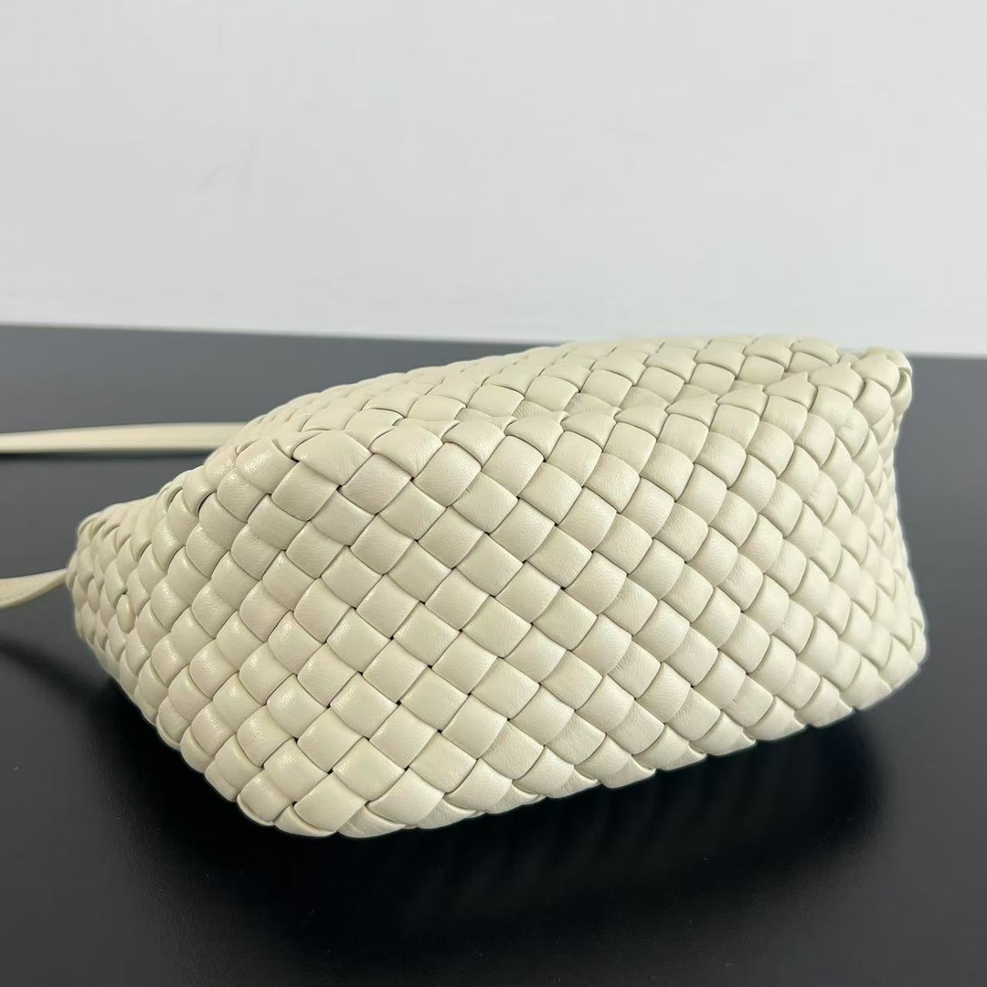 BV 葆蝶家 Cobbl  编织设计 羊皮 购物袋 手提袋  枕头包  斜款包 白色  805739V3RG19195