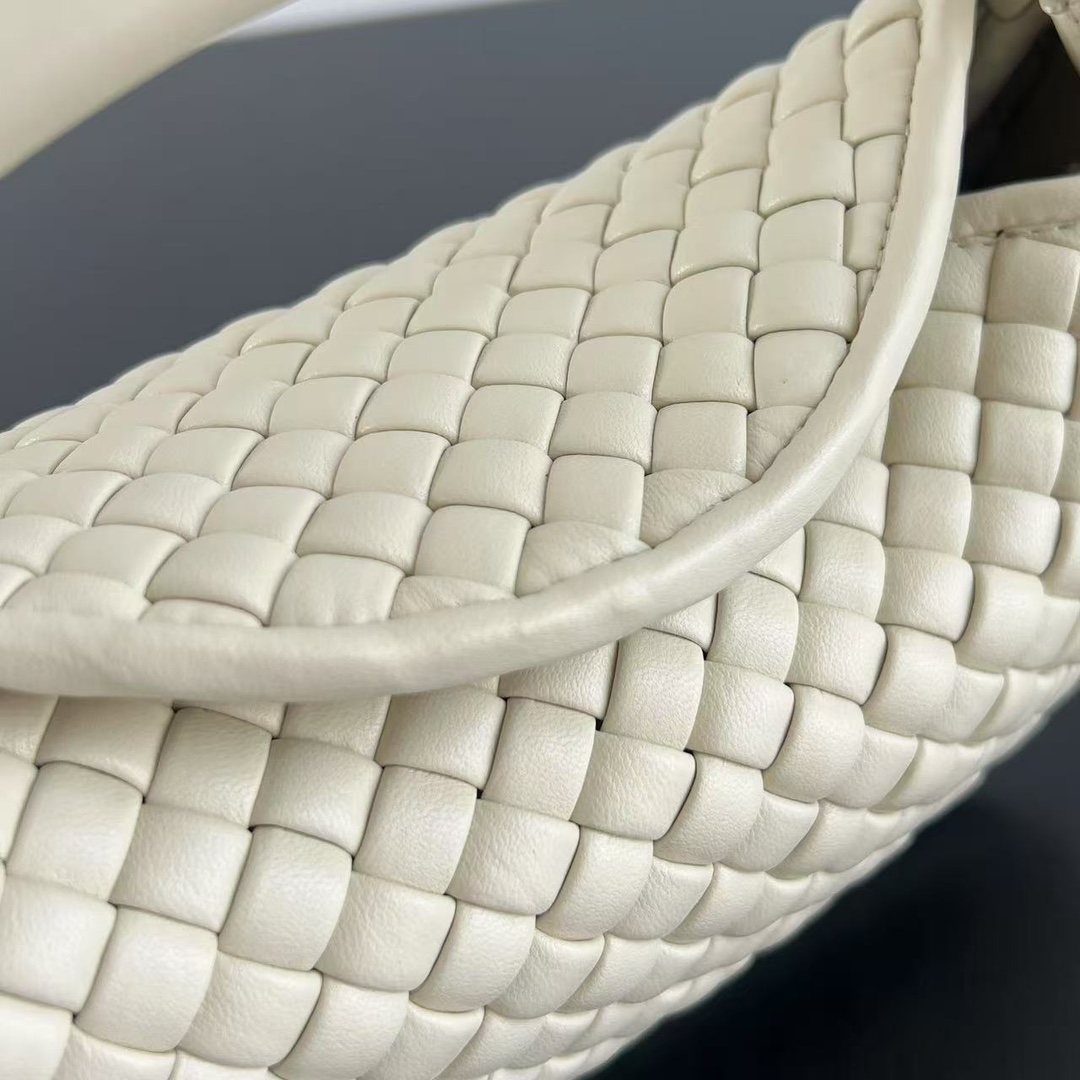 BV 葆蝶家 Cobbl  编织设计 羊皮 购物袋 手提袋  枕头包  斜款包 白色  805739V3RG19195