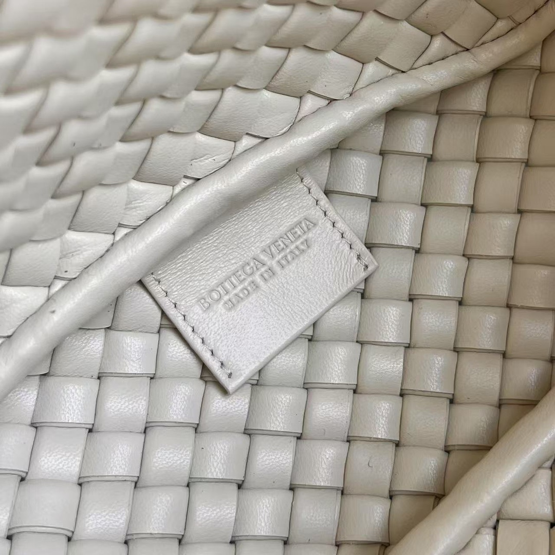 BV 葆蝶家 Cobbl  编织设计 羊皮 购物袋 手提袋  枕头包  斜款包 白色  805739V3RG19195