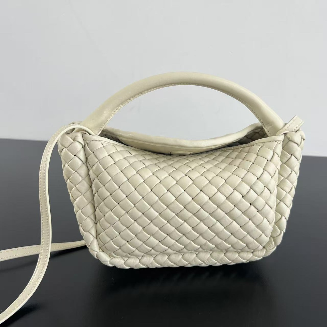 BV 葆蝶家 Cobbl  编织设计 羊皮 购物袋 手提袋  枕头包  斜款包 白色  805739V3RG19195