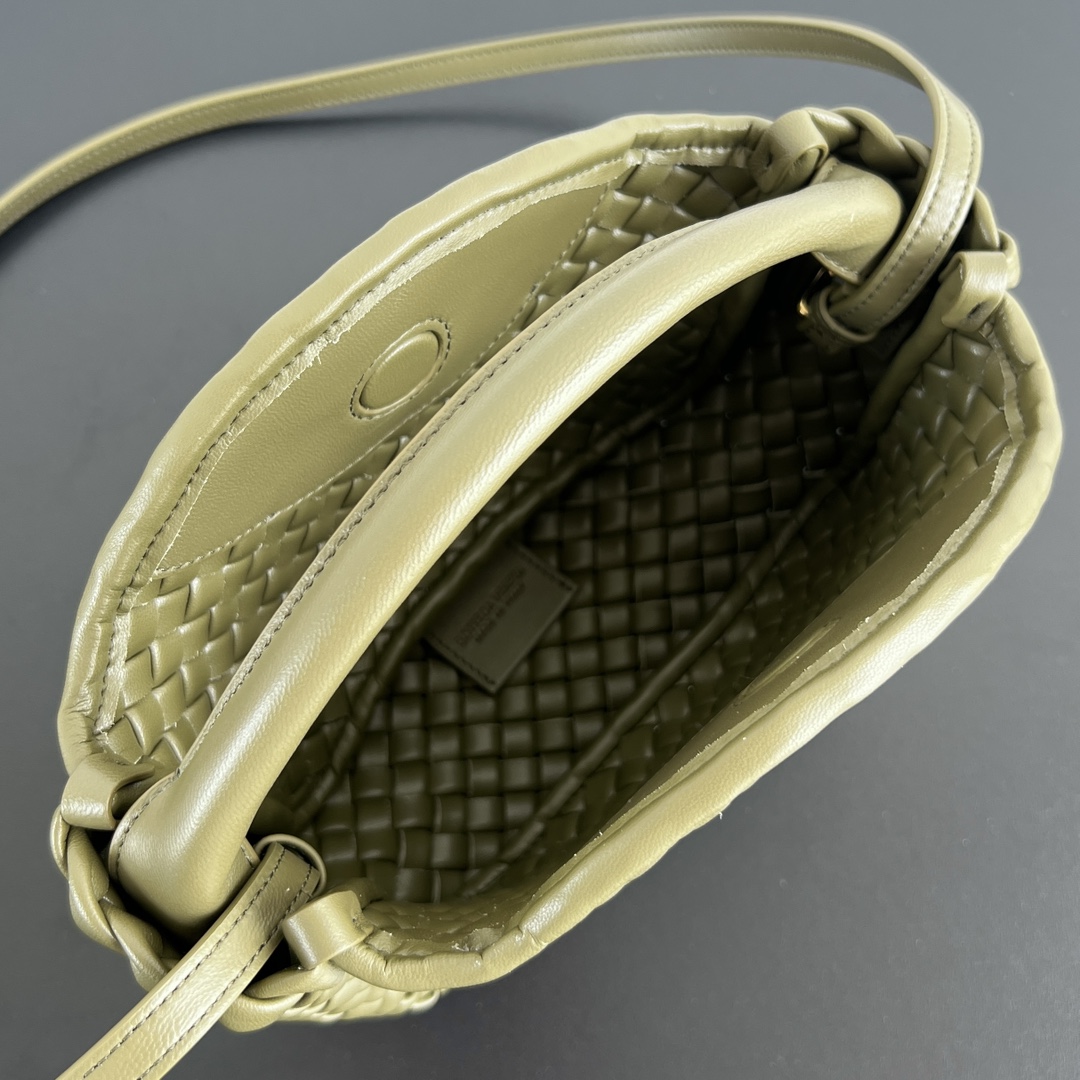 BV 葆蝶家 Cobbl  编织设计 羊皮 购物袋 手提袋  枕头包  斜款包 海藻绿 805739V3RG12937