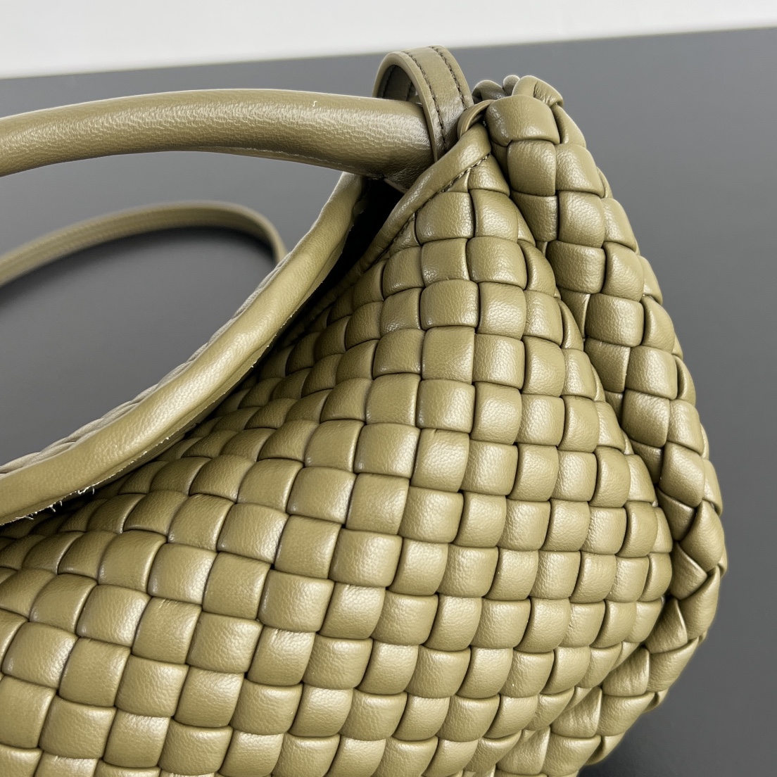 BV 葆蝶家 Cobbl  编织设计 羊皮 购物袋 手提袋  枕头包  斜款包 海藻绿 805739V3RG12937