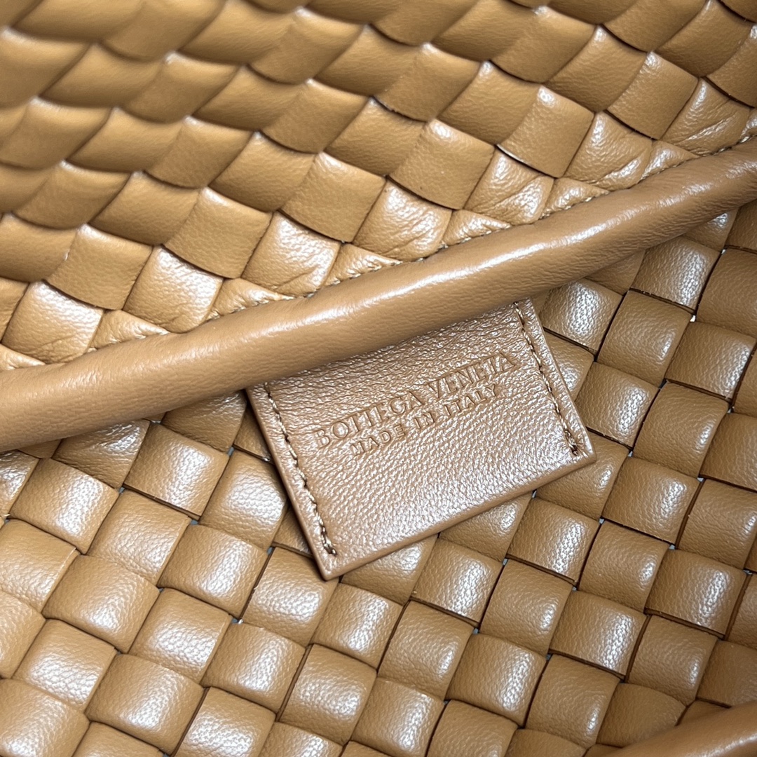 BV 葆蝶家 Cobbl  编织设计 羊皮 购物袋 手提袋  枕头包  斜款包  棕色