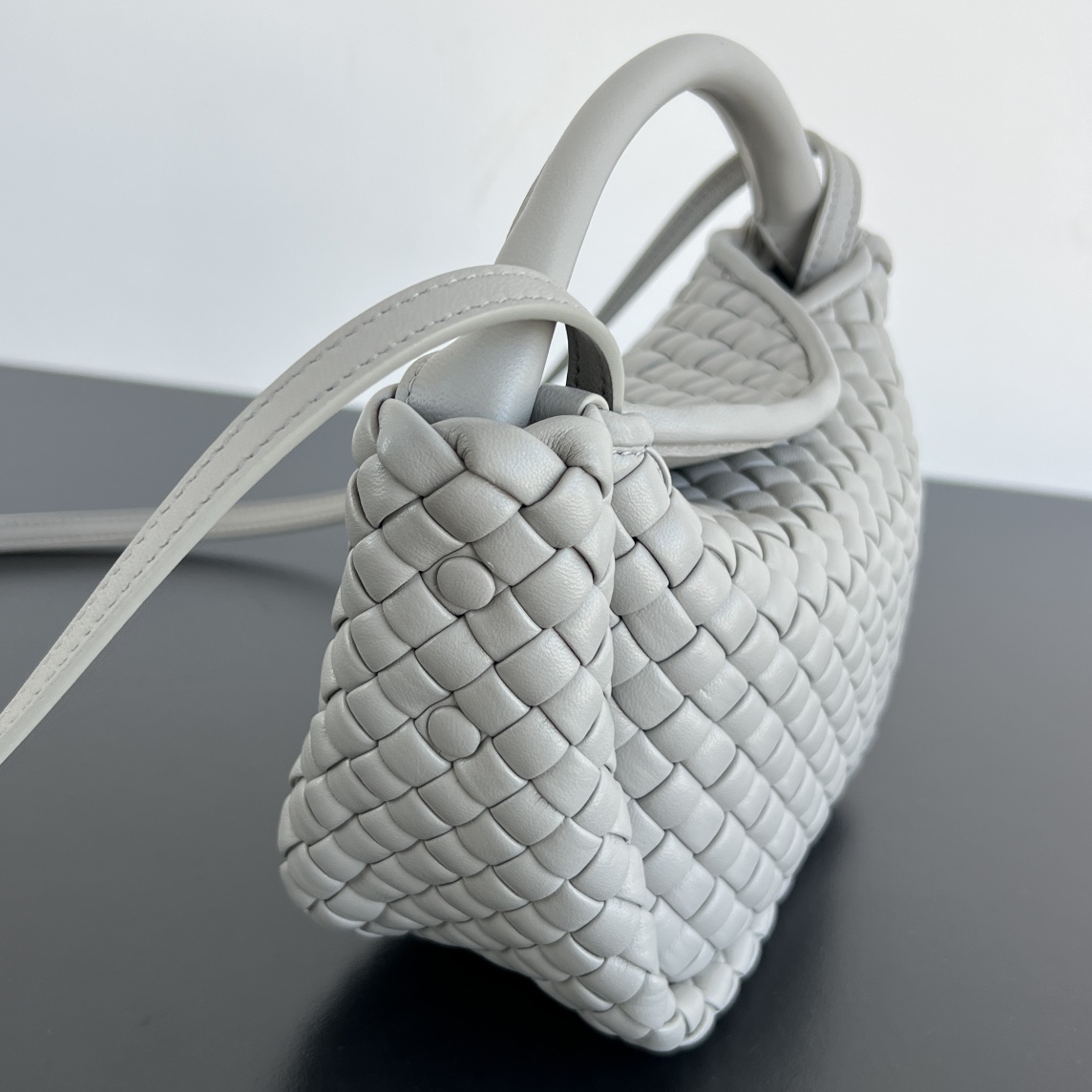 BV 葆蝶家 Cobbl  编织设计 羊皮 购物袋 手提袋  枕头包  斜款包 灰色