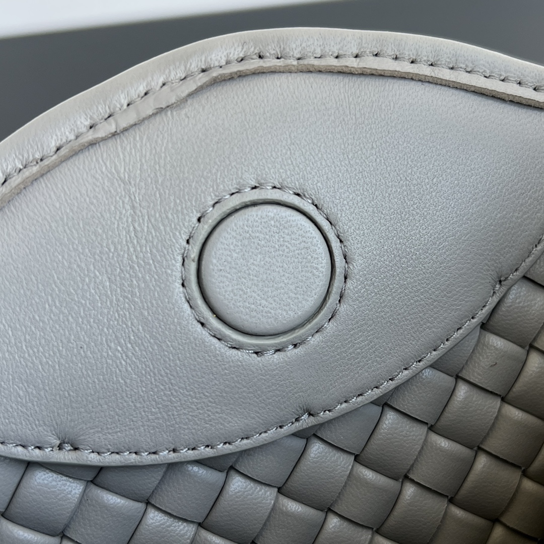 BV 葆蝶家 Cobbl  编织设计 羊皮 购物袋 手提袋  枕头包  斜款包 灰色