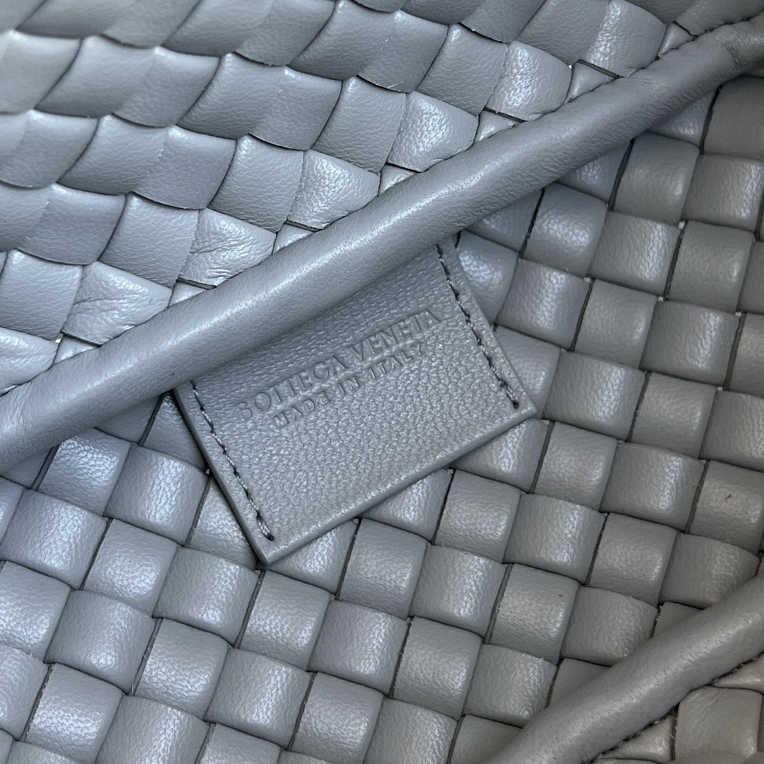 BV 葆蝶家 Cobbl  编织设计 羊皮 购物袋 手提袋  枕头包  斜款包 灰色