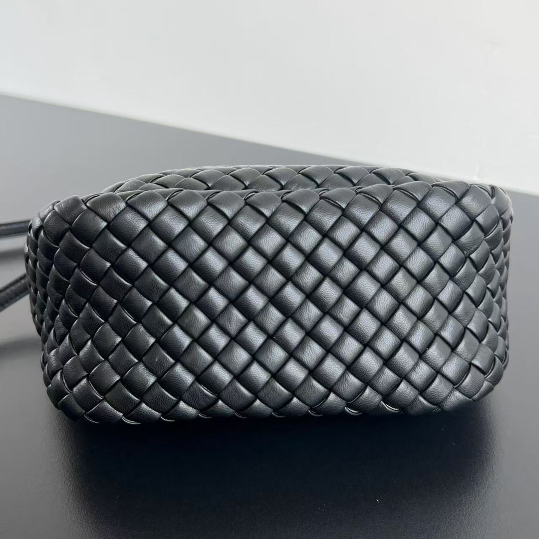 BV 葆蝶家 Cobbl  编织设计 羊皮 购物袋 手提袋  枕头包  斜款包 黑色 805739V3RG11019