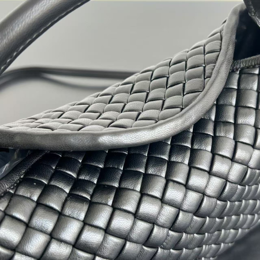 BV 葆蝶家 Cobbl  编织设计 羊皮 购物袋 手提袋  枕头包  斜款包 黑色 805739V3RG11019