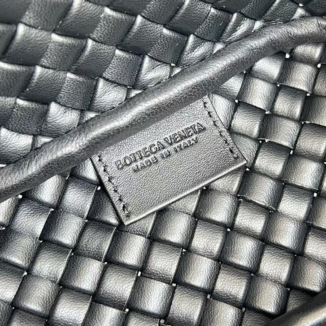 BV 葆蝶家 Cobbl  编织设计 羊皮 购物袋 手提袋  枕头包  斜款包 黑色 805739V3RG11019