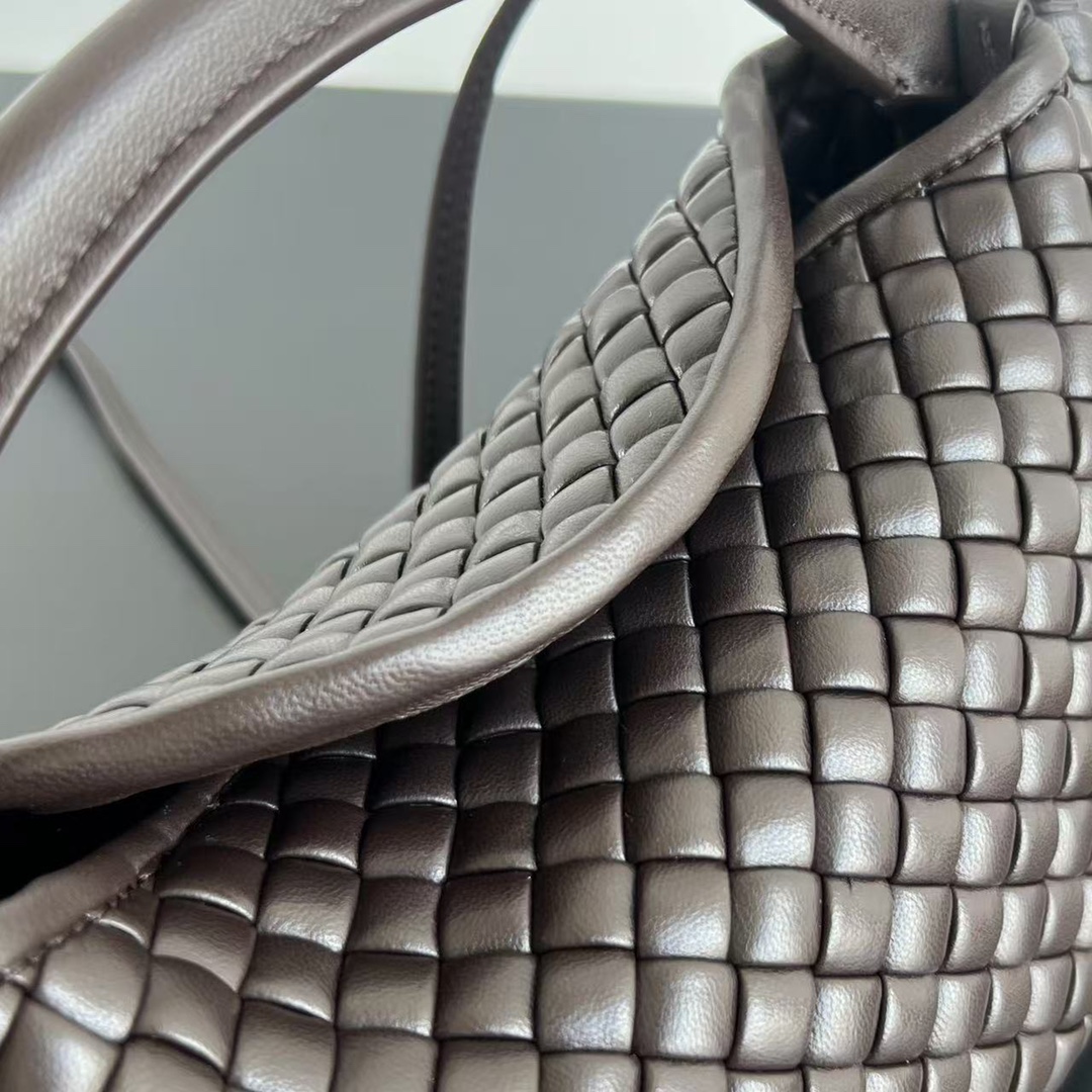 BV 葆蝶家 Cobbl  编织设计 羊皮 购物袋 手提袋  枕头包  斜款包 巧克力棕色