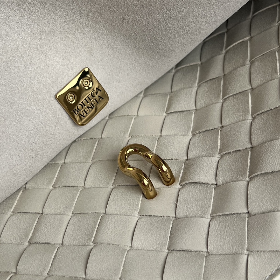 BV 葆蝶家 Ciao Ciao Tote  编织设计 羊皮 购物袋 手提袋  枕头包  斜款包 海盐色 817231V4O929195