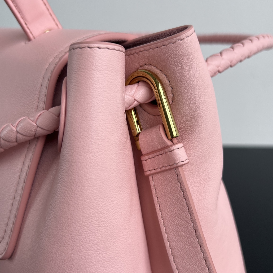 BV 葆蝶家 Ciao Ciao Tote  编织设计 小牛皮 购物袋 手提袋  枕头包  斜款包 粉色 817231 