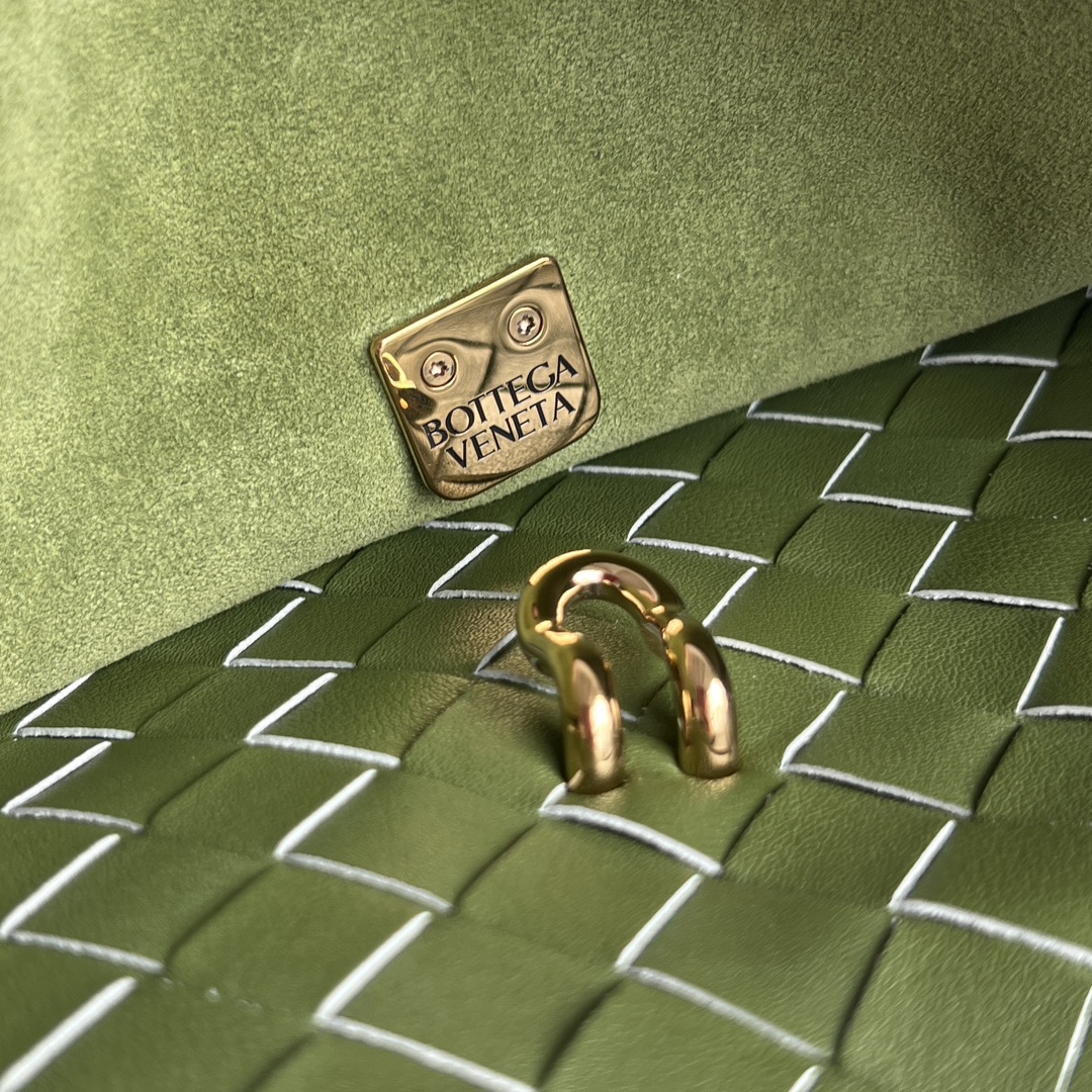 BV 葆蝶家 Ciao Ciao Tote  编织设计 小牛皮 购物袋 手提袋  枕头包  斜款包 抹茶绿 817231 