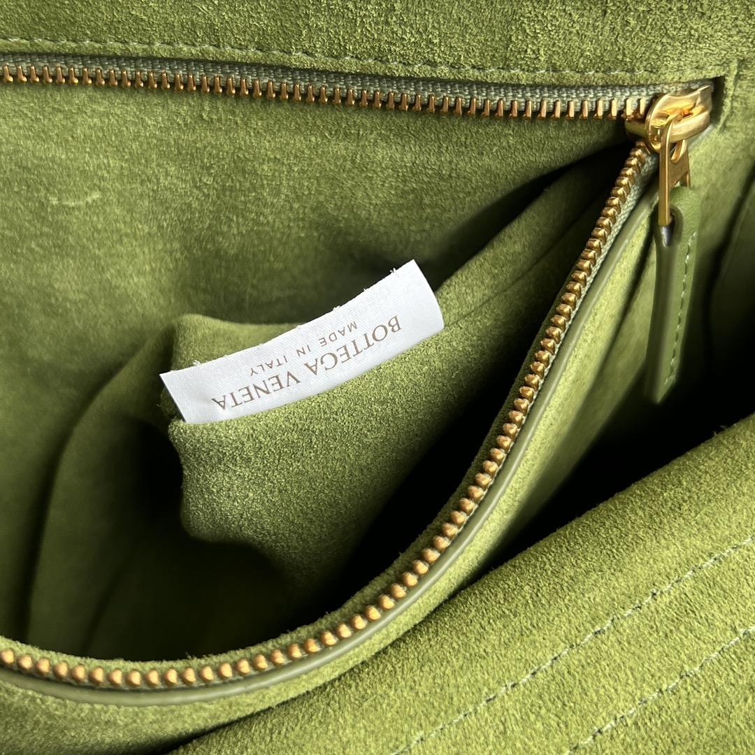 BV 葆蝶家 Ciao Ciao Tote  编织设计 小牛皮 购物袋 手提袋  枕头包  斜款包 抹茶绿 817231 