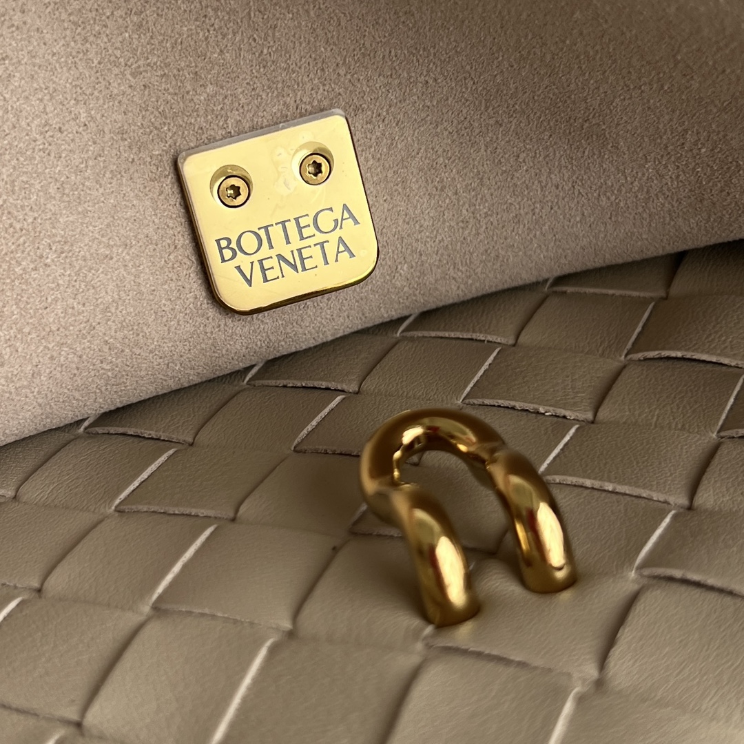 BV 葆蝶家 Ciao Ciao Tote  编织设计 小牛皮 购物袋 手提袋  枕头包  斜款包 米色 817231V4O929614