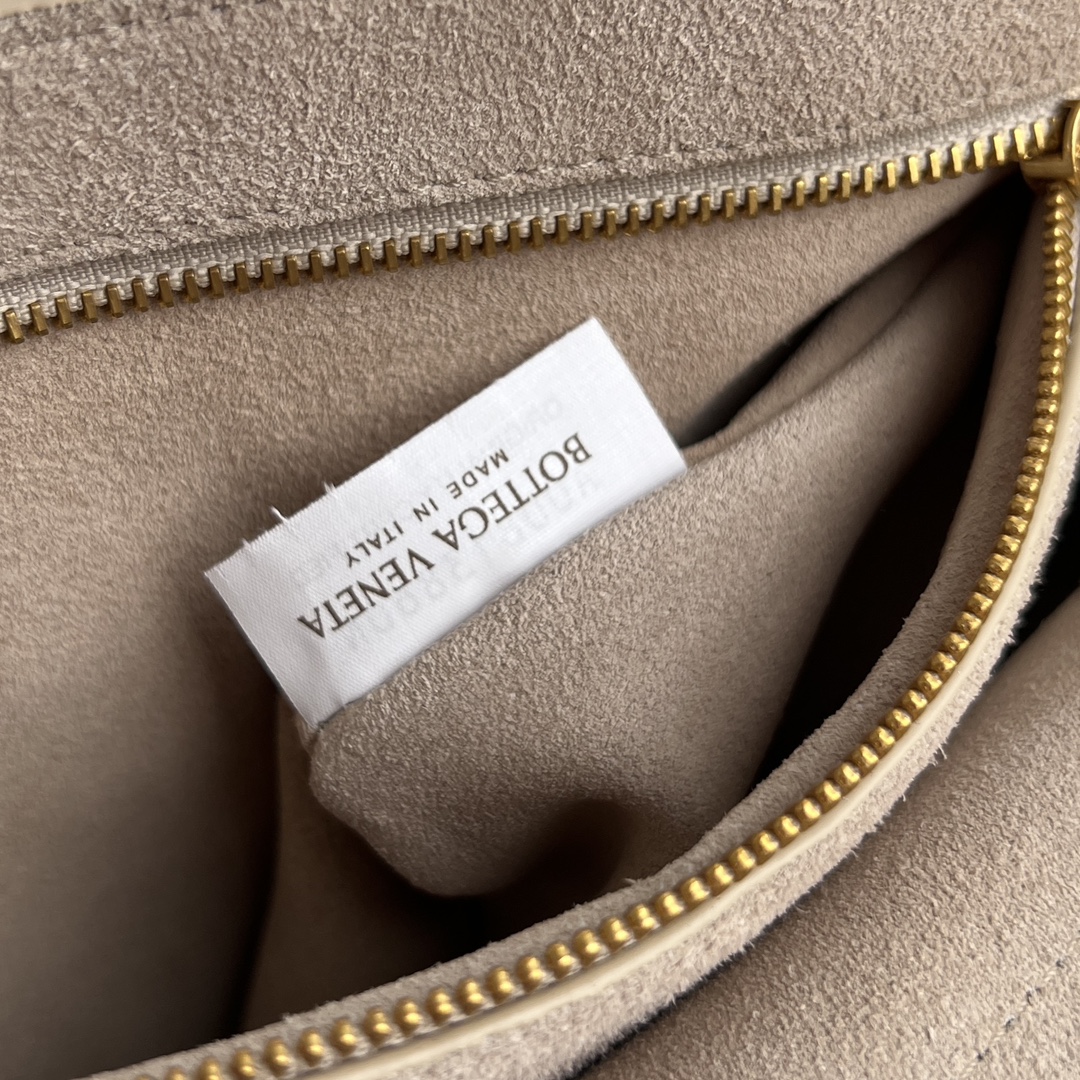 BV 葆蝶家 Ciao Ciao Tote  编织设计 小牛皮 购物袋 手提袋  枕头包  斜款包 米色 817231V4O929614