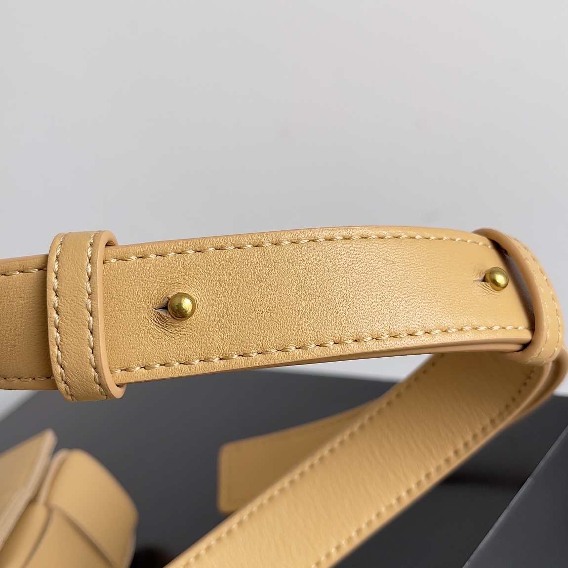 BV 葆蝶家 枕头包 CASSETTE  Intreccio 编织设计 羊皮 豆腐 购物袋 手提袋 斜款包 卡其色 730848 