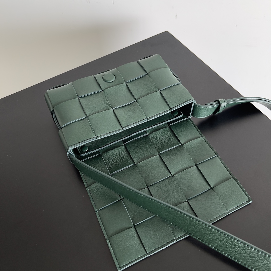 BV 葆蝶家 枕头包 CASSETTE  Intreccio 编织设计 羊皮 豆腐 购物袋 手提袋 斜款包 雨树绿 730848VMAY13035